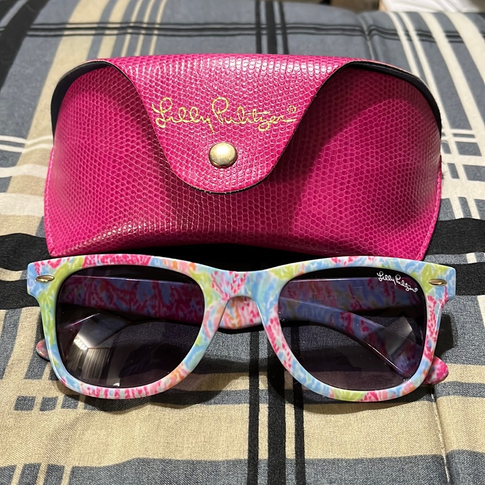 Lilly Pulitzer Wayfarer Style Sunglasses and Case